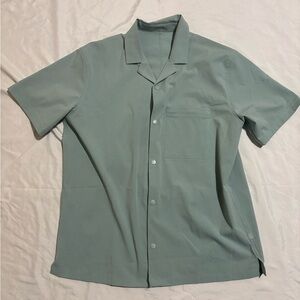 Dotted linked green airing easy Lululemon men’s shirt